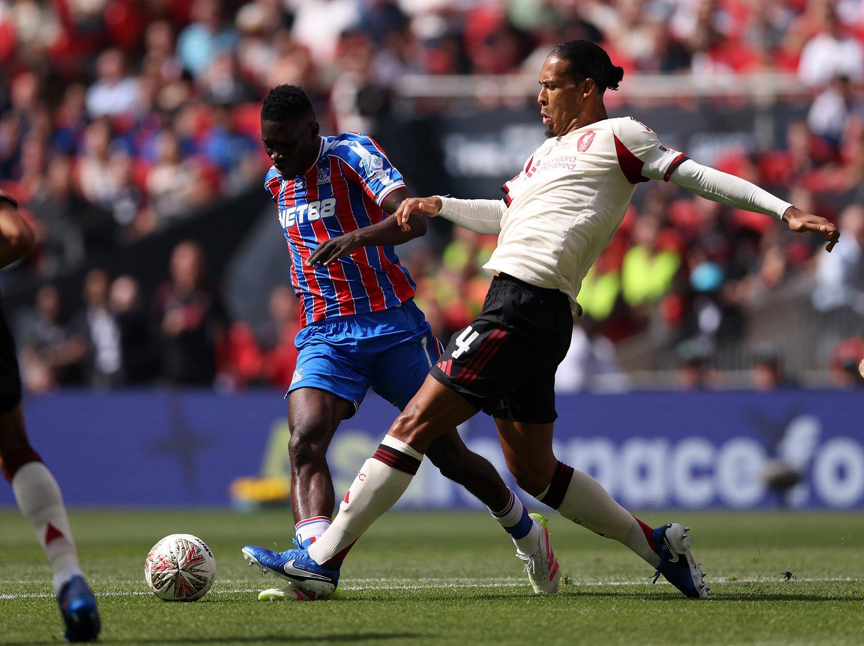 开云开户-皇家社会关键时刻门线救险费德勒在曼联比赛中回归赛场，莱比锡强势反弹备战社区盾看傻球迷的简单介绍